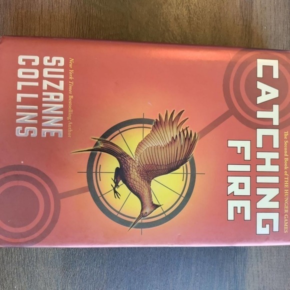 Hunger Games - Catching Fire Book & DVD - Picture 3 of 12